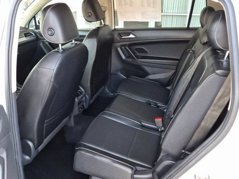 Used 2021 Volkswagen Tiguan SE FWD image 14