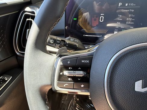 Used 2025 Kia Sorento EX FWD image 29