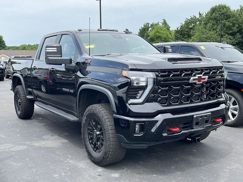 Used 2024 Chevrolet Silverado 2500 ZR2 w/ Technology Package AWD/4WD image 10