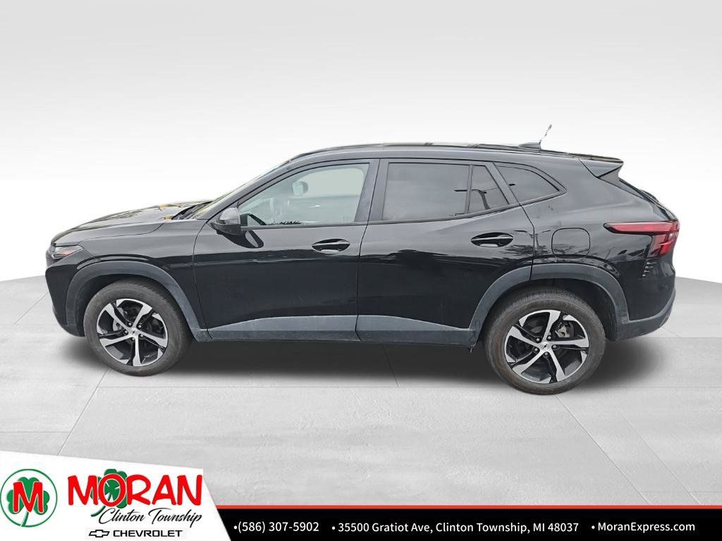 Certified 2024 Chevrolet Trax RS w/ Sunroof Package FWD image 3