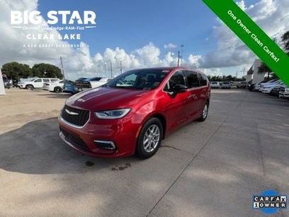 Used 2025 Chrysler Pacifica Select