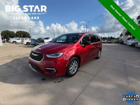 Used 2025 Chrysler Pacifica Select FWD image 1