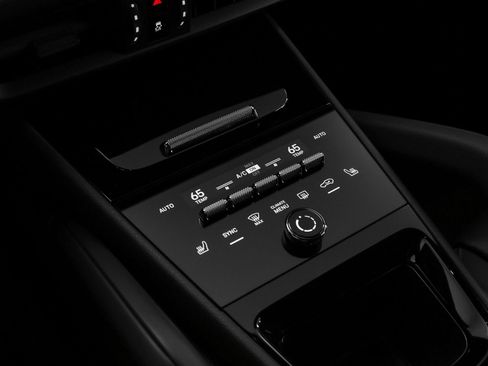 Certified 2025 Porsche Cayenne image 34