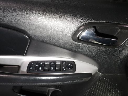 Used 2018 Dodge Journey SE image 8