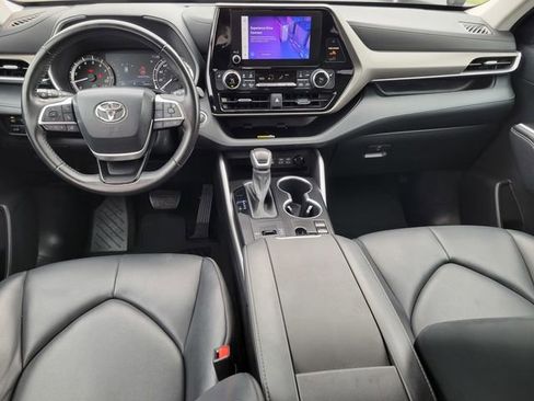 Used 2023 Toyota Highlander XLE image 23