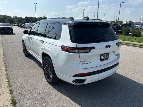 Used 2023 Jeep Grand Cherokee L Summit AWD/4WD image 4