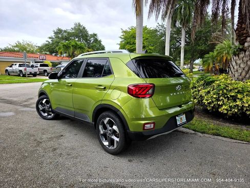 Used 2022 Hyundai Venue SEL FWD image 10