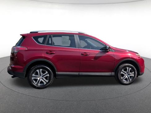 Used 2018 Toyota RAV4 LE FWD image 6