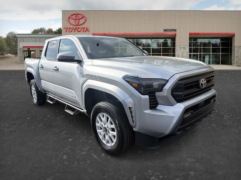 Certified 2024 Toyota Tacoma SR5 image 3