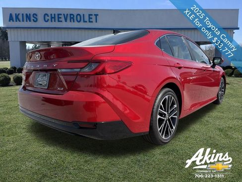 Used 2025 Toyota Camry XLE FWD image 6