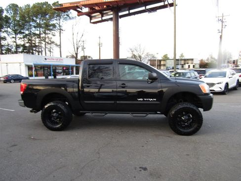 Used 2012 Nissan Titan SV w/ SV Value Truck Pkg image 12