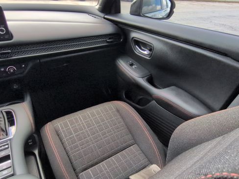 Used 2025 Honda HR-V Sport image 15
