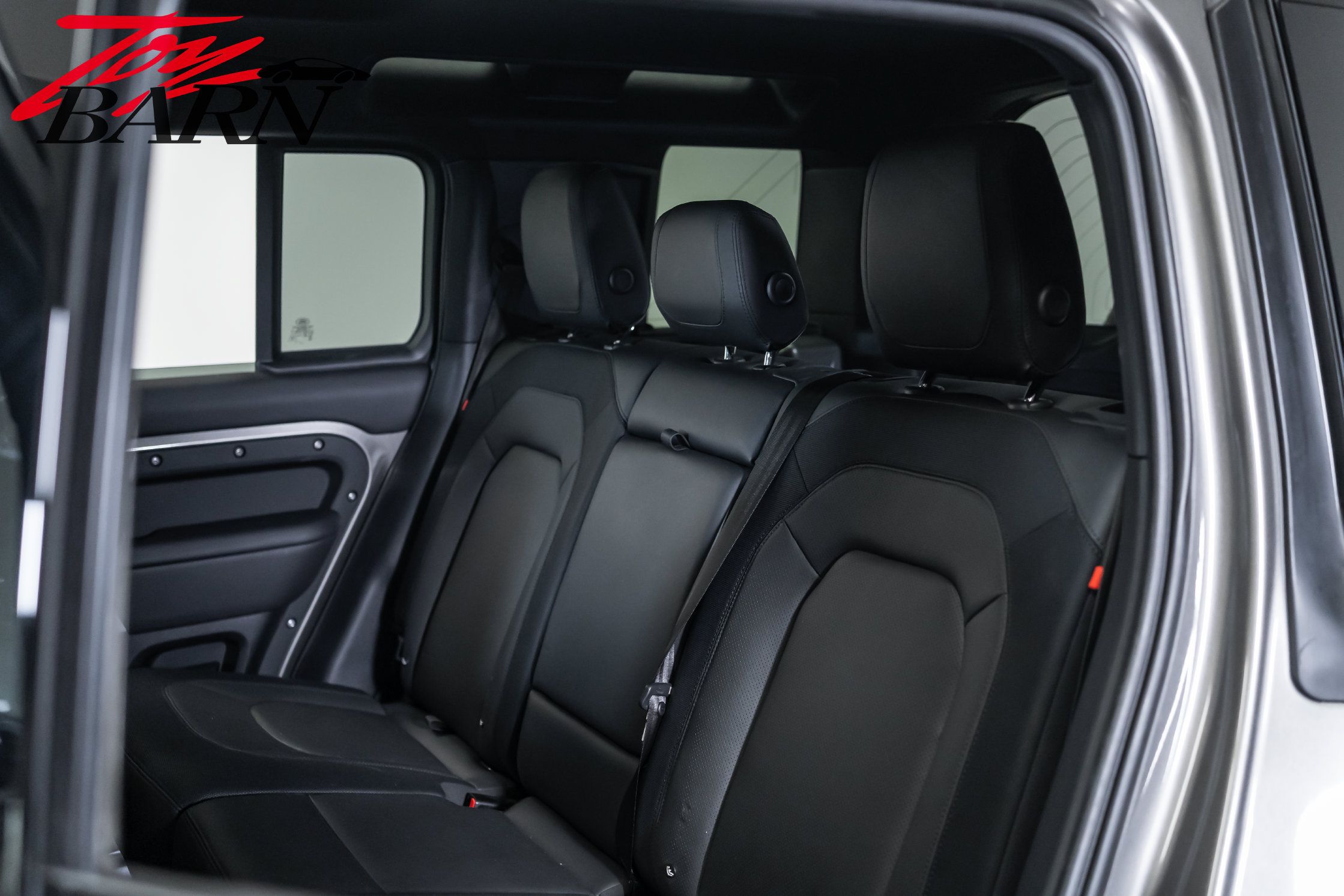 Used 2024 Land Rover Defender 110 X-Dynamic SE AWD/4WD image 39
