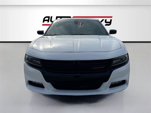 Used 2020 Dodge Charger SXT w/ Driver Convenience Group image 2