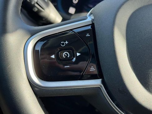 Certified 2025 Volvo XC90 B6 Plus image 18