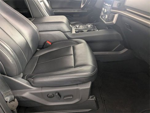 Used 2024 Ford Expedition Max XLT image 36