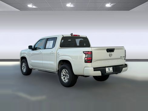 Used 2024 Nissan Frontier SV AWD/4WD image 3