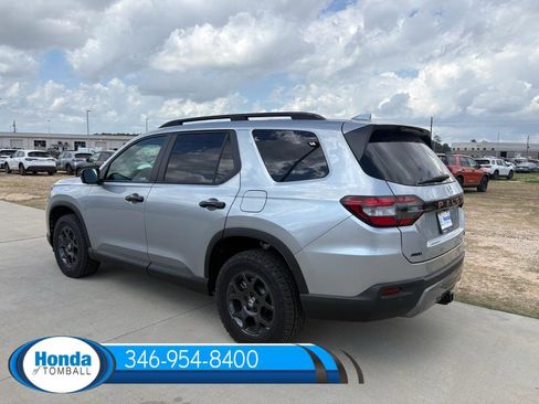 New 2026 Honda Pilot TrailSport image 4