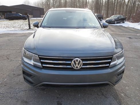 Used 2020 Volkswagen Tiguan SE w/ Panoramic Sunroof Package AWD/4WD image 2