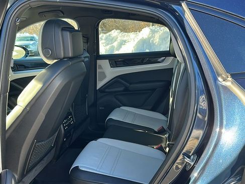 Used 2024 Porsche Cayenne Base image 21