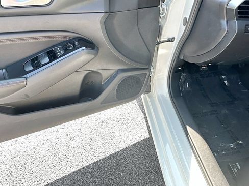 Used 2023 Nissan Altima 2.5 SR FWD image 24