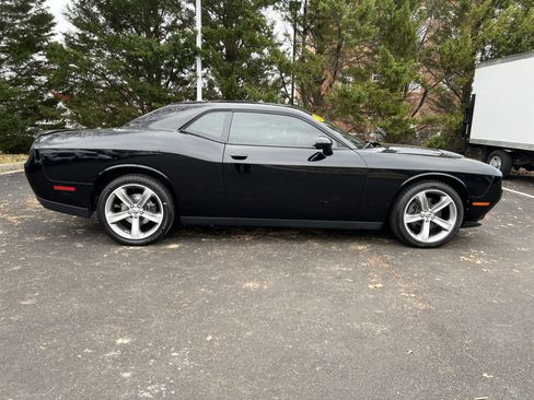 Used 2015 Dodge Challenger SXT w/ Super Sport Group (SS/T) image 11