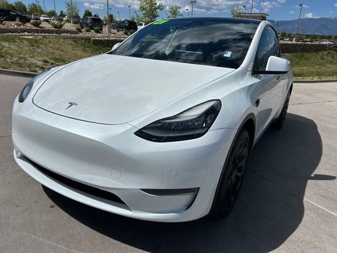 Used 2021 Tesla Model Y Long Range AWD/4WD image 3