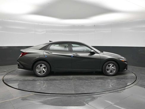 New 2026 Hyundai Elantra SE FWD image 9