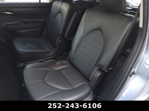 Used 2021 Toyota Highlander XLE image 30