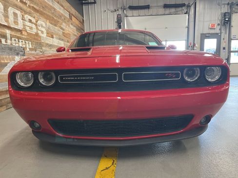 Used 2016 Dodge Challenger R/T RWD image 3