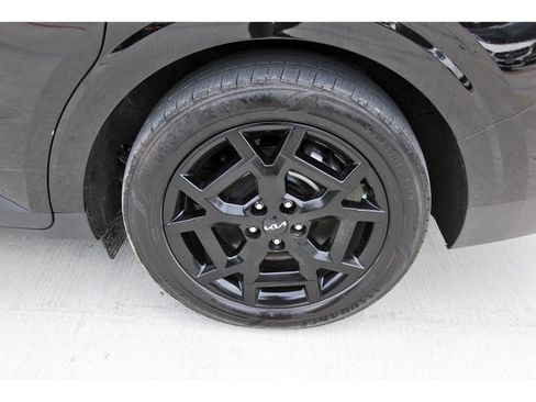 Used 2025 Kia Carnival SX w/ SX Dark Edition Package FWD image 30