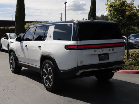 Used 2024 Rivian R1S Adventure AWD/4WD image 8