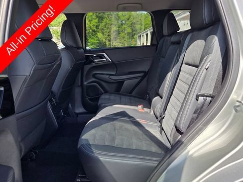 Used 2023 Mitsubishi Outlander SE FWD image 10