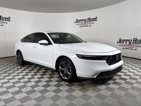 Used 2023 Honda Accord EX image 3