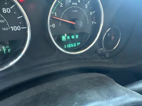 Used 2017 Jeep Wrangler Unlimited Sahara AWD/4WD image 11
