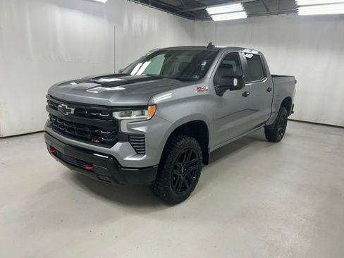 Used 2024 Chevrolet Silverado 1500 LT Trail Boss w/ LT Trail Boss Premium Package AWD/4WD image 2