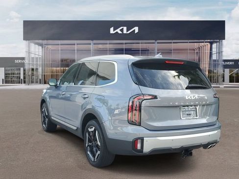 Used 2024 Kia Telluride EX w/ EX Captain's Chair Package FWD image 4