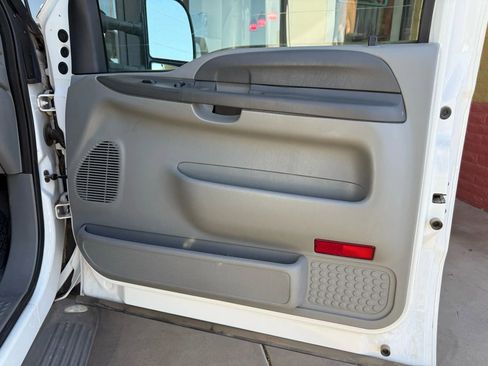 Used 2002 Ford F350 2WD Crew Cab DRW Super Duty image 25