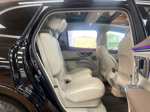 Used 2023 Mercedes-Benz EQS 580 4MATIC SUV image 22