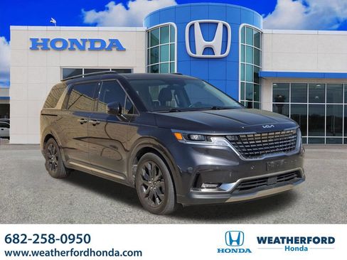 Used 2023 Kia Carnival SX image 1