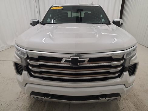 Used 2022 Chevrolet Silverado 1500 High Country w/ Z71 Off-Road Package image 2