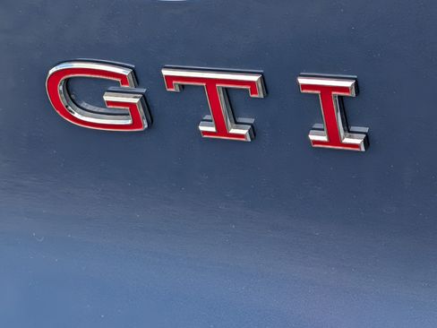 Used 2025 Volkswagen GTI SE FWD image 9