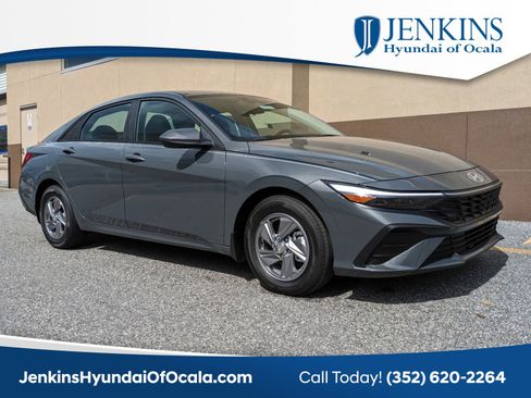 New 2026 Hyundai Elantra SE image 1