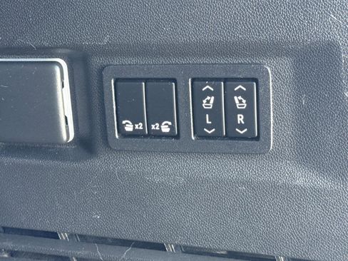 Used 2022 Chevrolet Tahoe RST w/ Sport Performance Package image 16