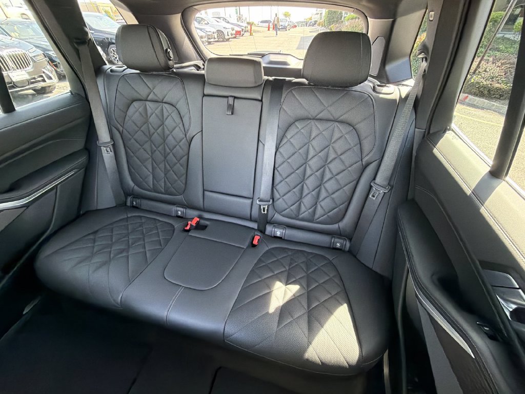 Used 2024 BMW X5 xDrive40i w/ Premium Package AWD/4WD image 21
