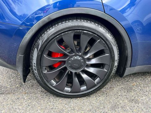 Used 2022 Tesla Model Y Performance image 9