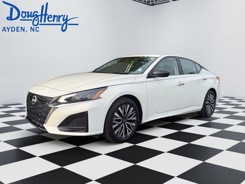 Used 2025 Nissan Altima 2.5 SV FWD image 1