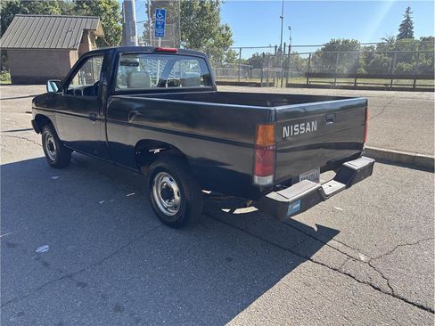 Used 1995 Nissan Pickup 2WD Regular Cab image 5