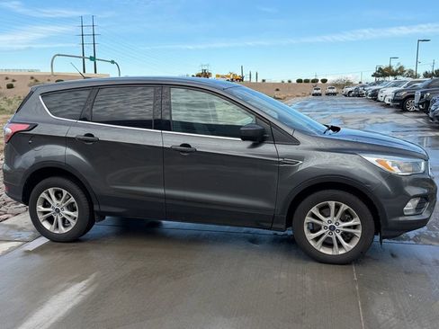 Used 2017 Ford Escape SE w/ SE Cold Weather Package image 3