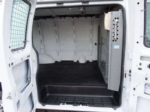 Used 2013 Chevrolet Express 2500 RWD image 11
